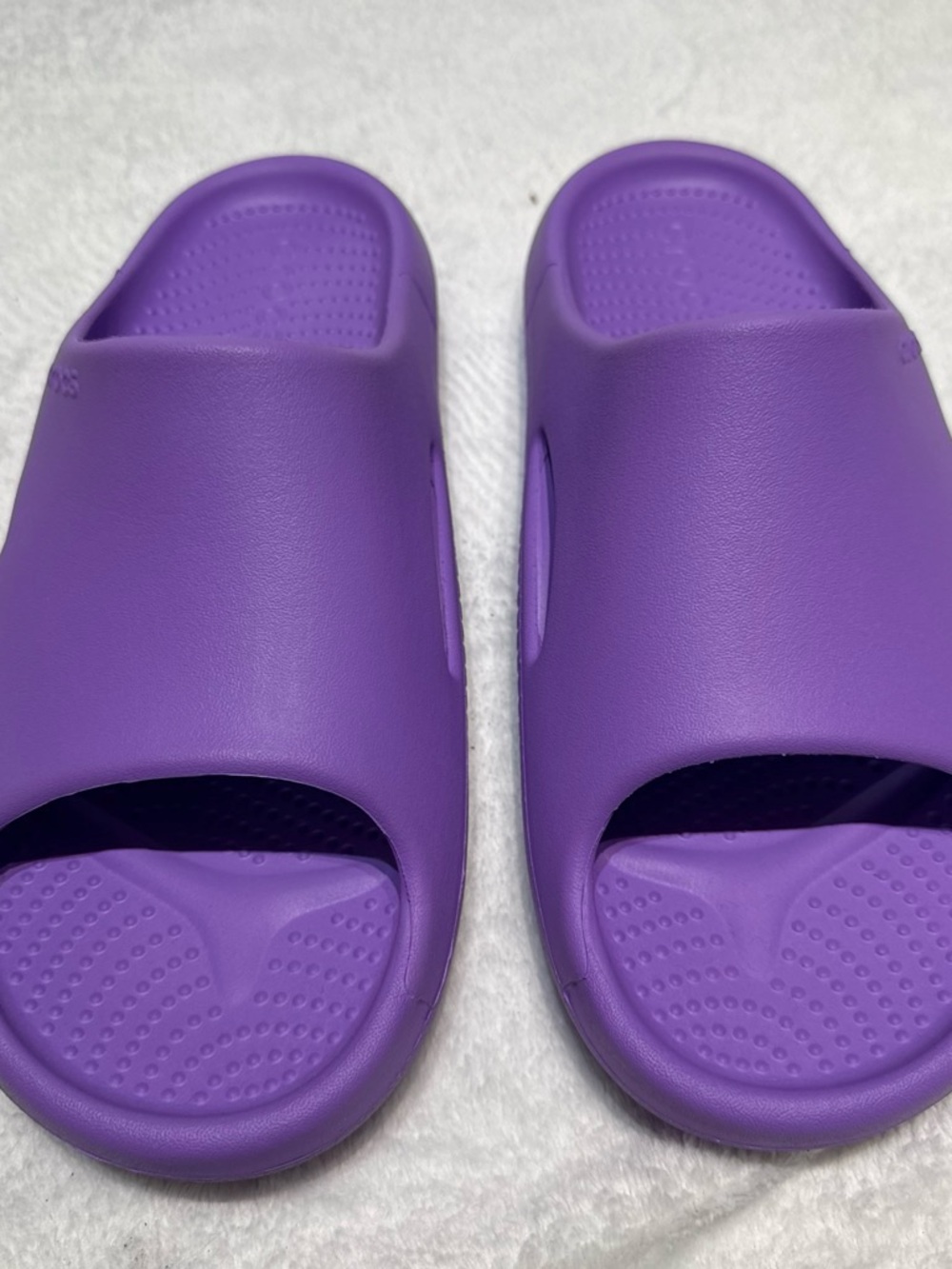 CROCS Lavender Foam Slide Sandals